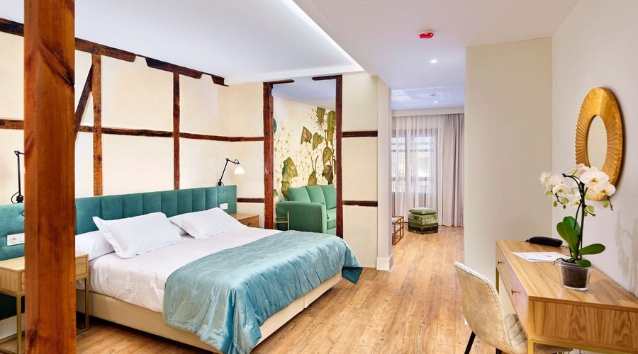 Junior Suite con salón y balcón con espectaculares vistas
