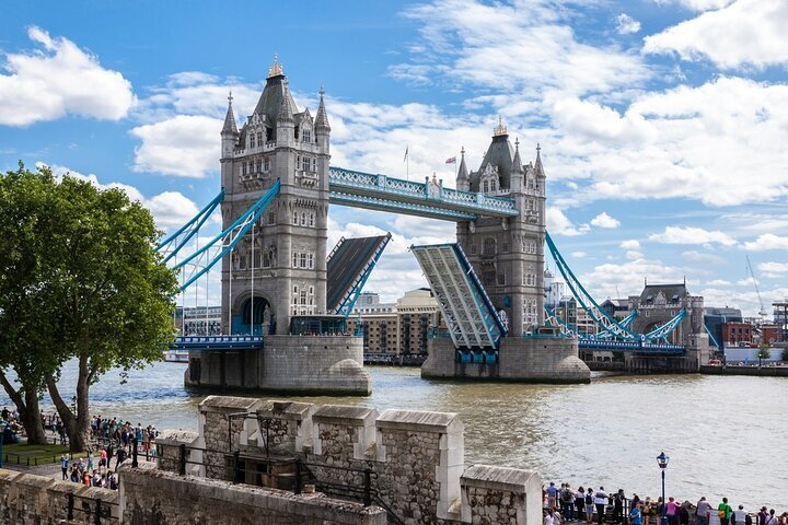 2024 Easy Access Tower Bridge and Engine Room & Scenic Thames Cruise