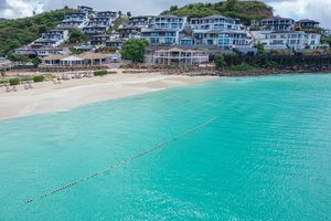 Pool & Beach
