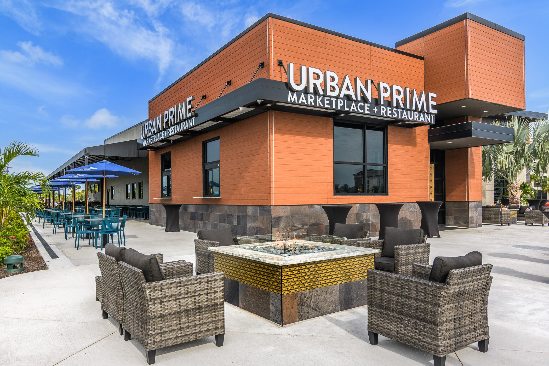 Place with outdoor seating near me discount