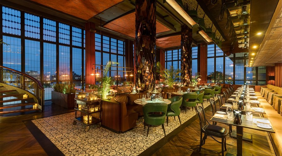 Plantation Grill flaunts twenties-style luxury, with marble finishes, a vaulted double-height ceiling and huge glass windows looking out to the sea.