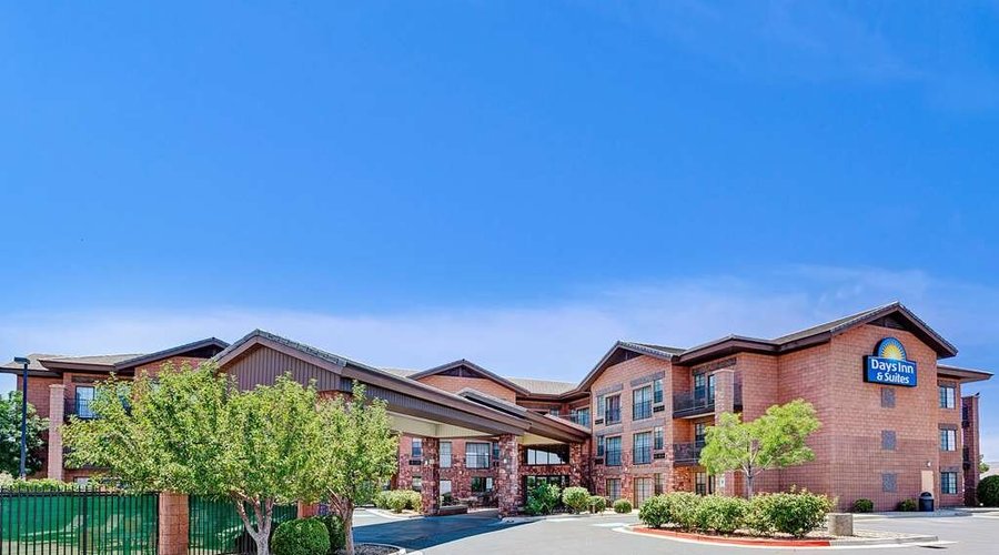 Welcome to the Days Inn & Suites PageLake Powell