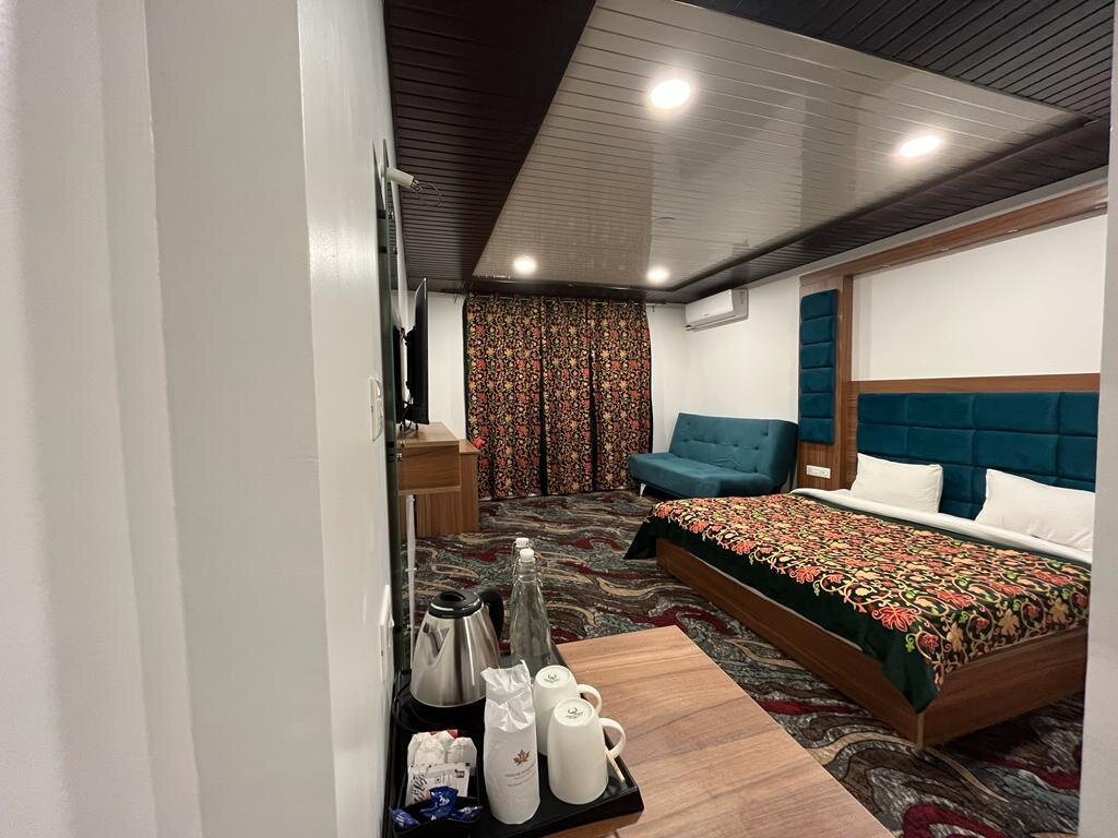 KAREEM RESIDENCY Updated 2024 Prices Hotel Reviews Srinagar Kashmir   Super Delux Premuim Room 