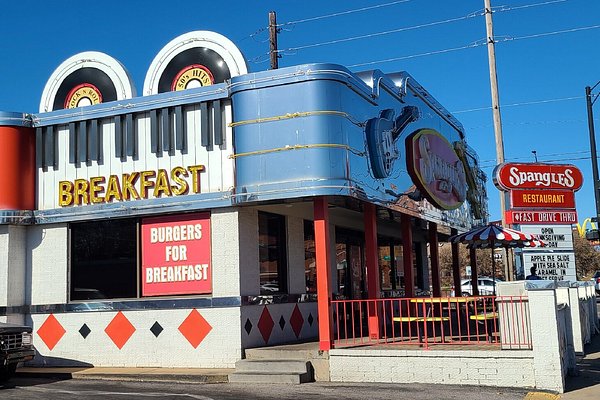 Does Denny'S  Spangles Serve Breakfast All Day?  