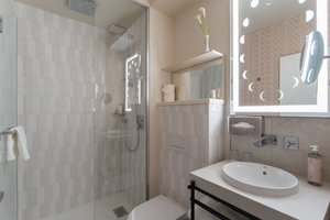 Room & Suite