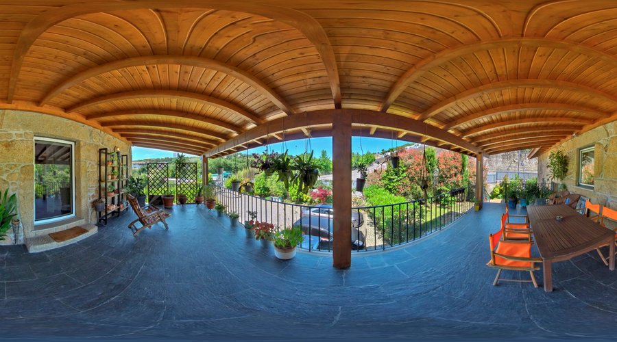 Vista 360º da varanda que serve de entrada para o Apartamento T1. 