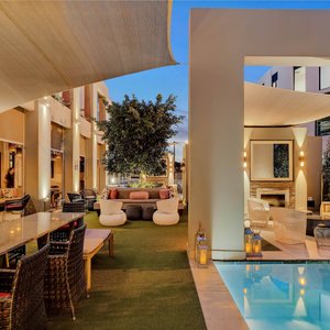 Outdoor Pool & Lounge