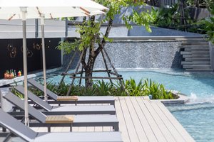 Pool & Beach