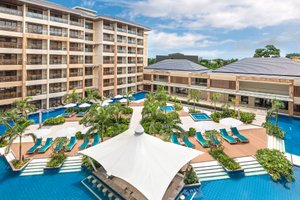 Pool & Beach