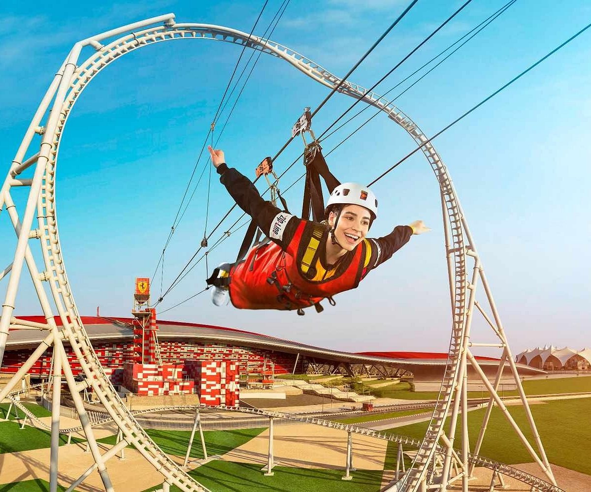 Парк развлечений абу даби. Ferrari World Абу-Даби аттракционы. Феррари парк Абу Даби американские горки.