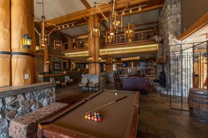 Coast Hillcrest Hotel in Revelstoke