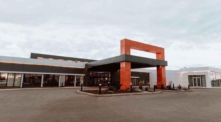 Coast Nisku Inn Exterior