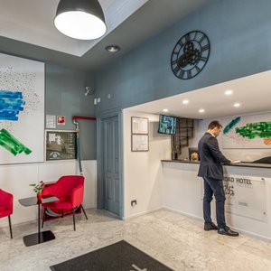 La nostra reception, cliente al check-in