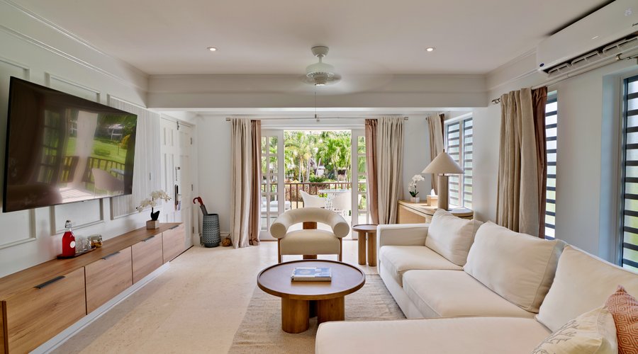 Superior Deluxe Suite Living Room