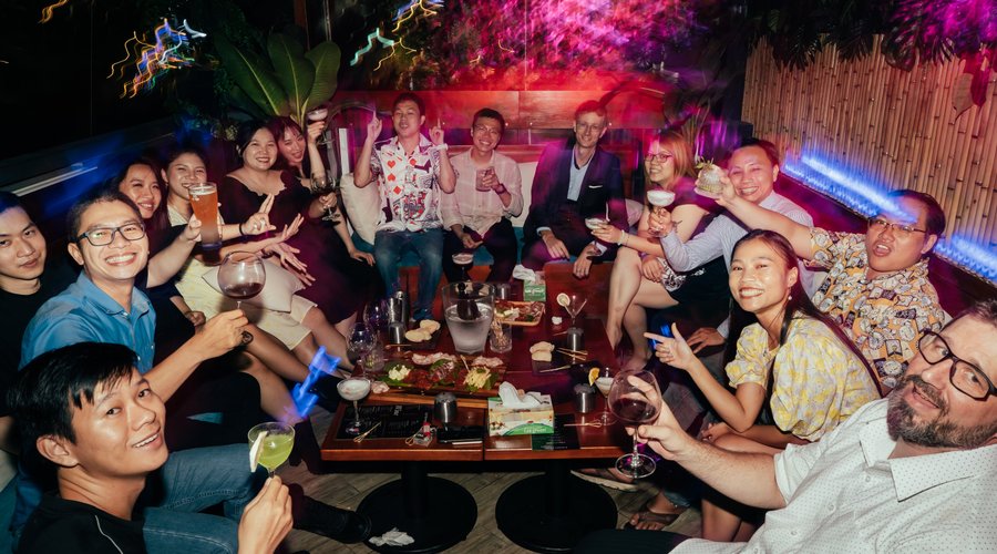 Ideal for groups, corporate event, birthday... Offering many drinks and food packages.
