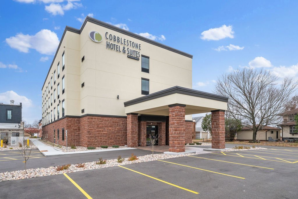 COBBLESTONE HOTEL SUITES MOSINEE 112 1 2 9 Updated 2024   Mosinee Wi Exterior 