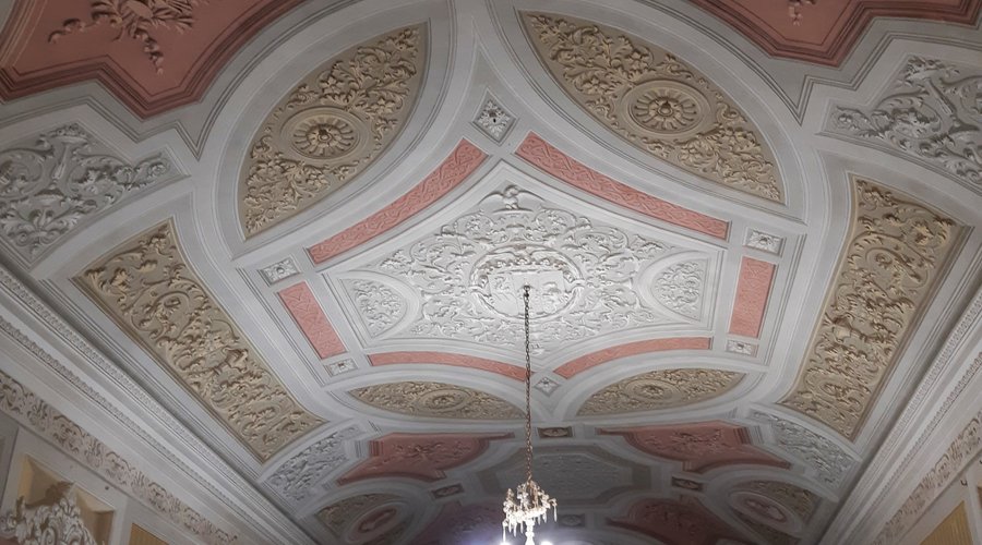 Il salone dipinto ad effetto bassorilievo