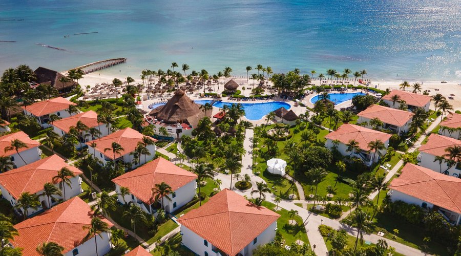Beach, pool and grounds of Ocean Maya Royale