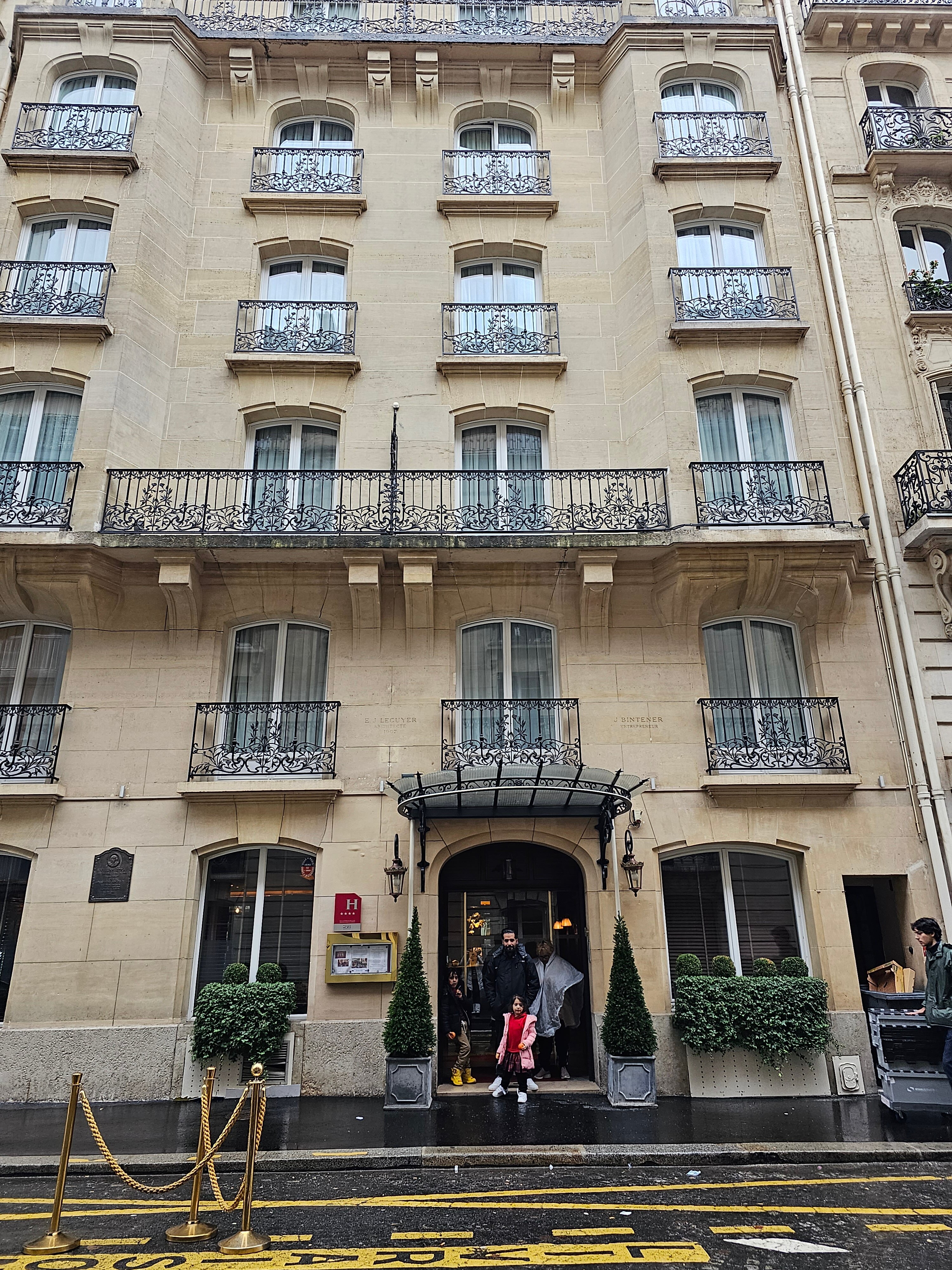 BEST WESTERN PREMIER TROCADERO LA TOUR - Updated 2023 Prices & Hotel ...