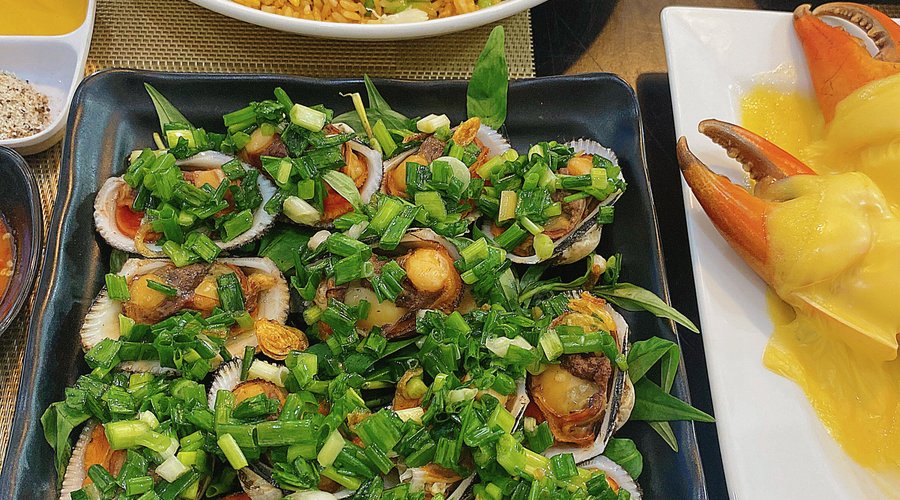 grilled hair cockle with green onion