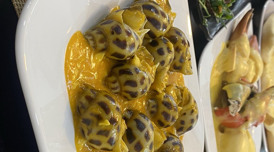 stir fried sweet snail with butter salty egg sauce