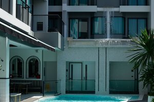 Pool & Beach