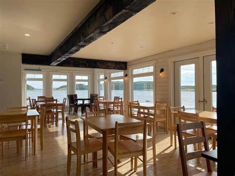ocean front dining