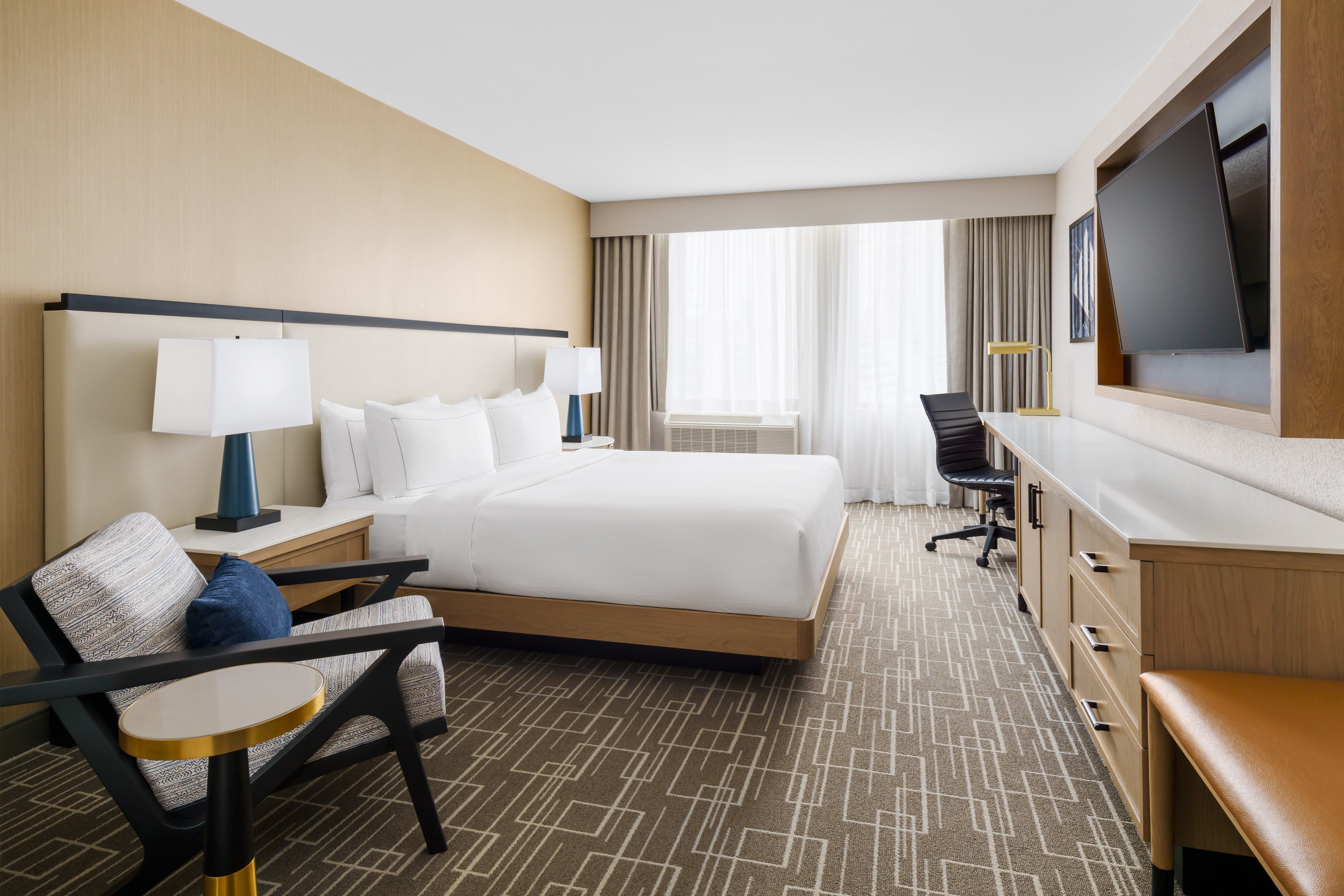 DOUBLETREE BY HILTON CHARLOTTE CITY CENTER UPDATED 2024 Hotel Reviews   Standard King Room Well 