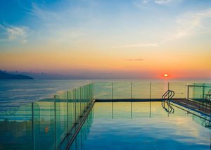 Pool & Beach