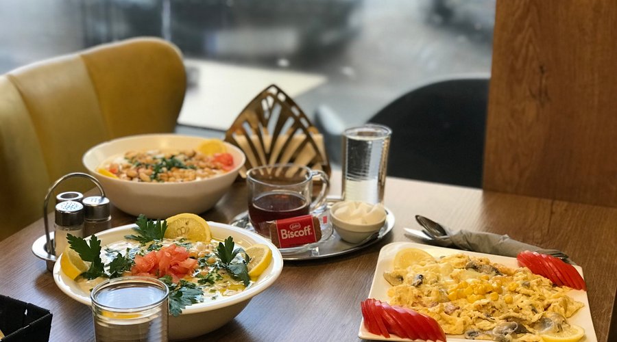 Fetteh and a mushroom omelette