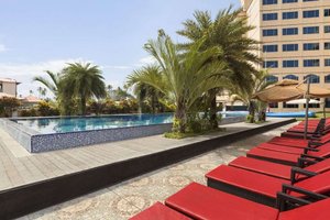 Pool & Beach