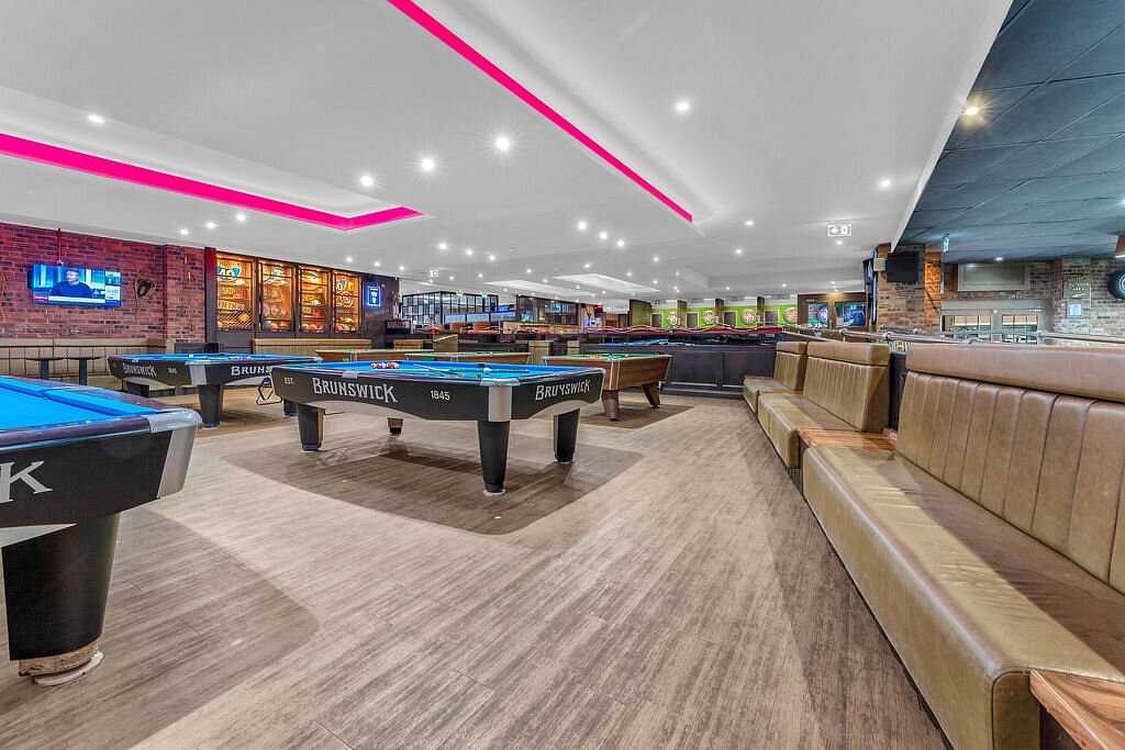 Le Spot Billiard Lounge