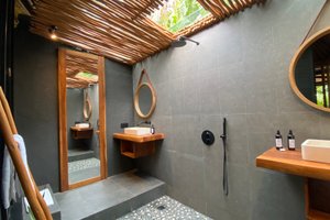 Room & Suite
