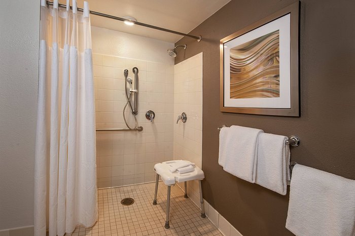 https://dynamic-media-cdn.tripadvisor.com/media/photo-o/2a/ec/7c/db/accessible-bathroom-roll.jpg?w=700&h=-1&s=1