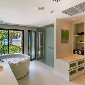Club Beachfront Pool Villa