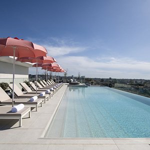 Rooftop-Infinity-Swimming-pool