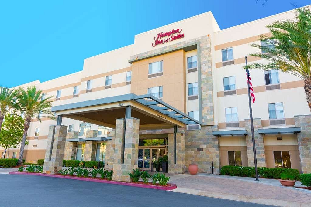 HAMPTON INN & SUITES PALM DESERT - Prices & Hotel Reviews (CA)