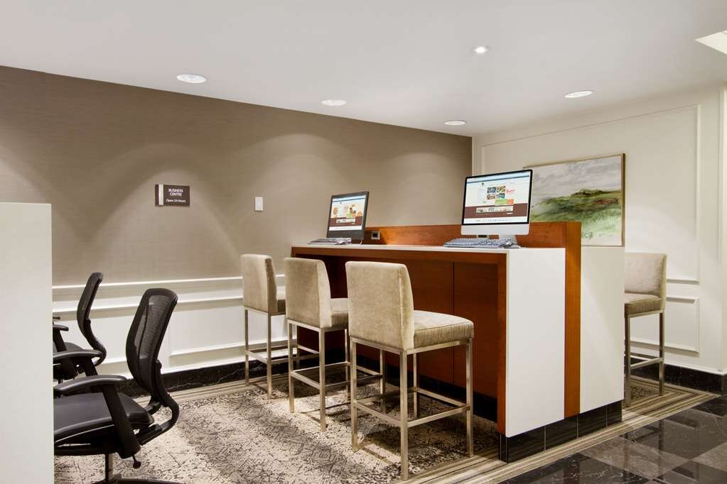 DOUBLETREE BY HILTON HOTEL TORONTO DOWNTOWN Updated 2023 Prices   Business Center 