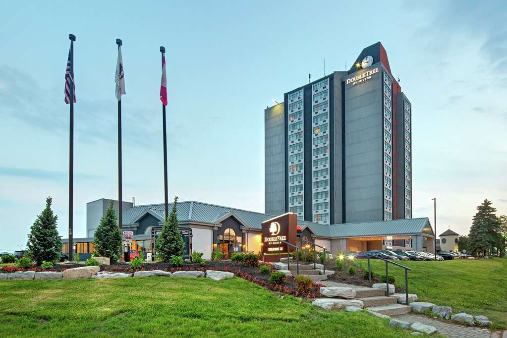 DoubleTree By Hilton Toronto Airport UPDATED 2024 Prices Reviews   Exterior 