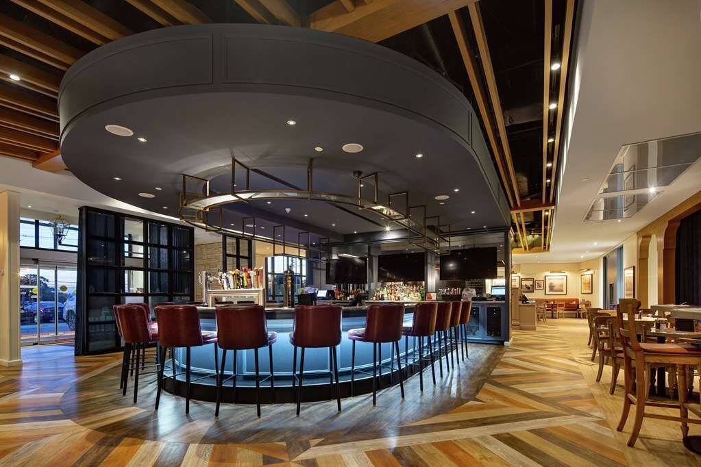 DOUBLETREE BY HILTON TORONTO AIRPORT Updated 2024 Prices Hotel   Barlounge 