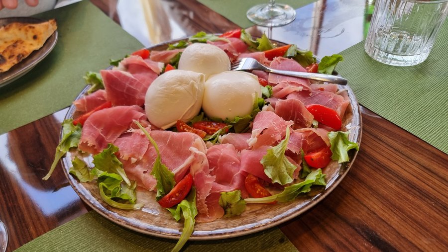 Mozzarella di Bufala DOP e prosciutto San Daniele 24 mesi