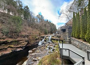 Hawley PA Restaurants in the Poconos, Ledges Hotel