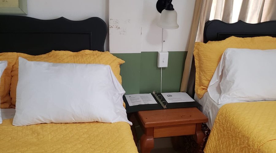 Beach Front Room  2 double bed private bath, hot and cold water, wifi, cable tv, fridge and a Balcony facing the Barrier Reef.