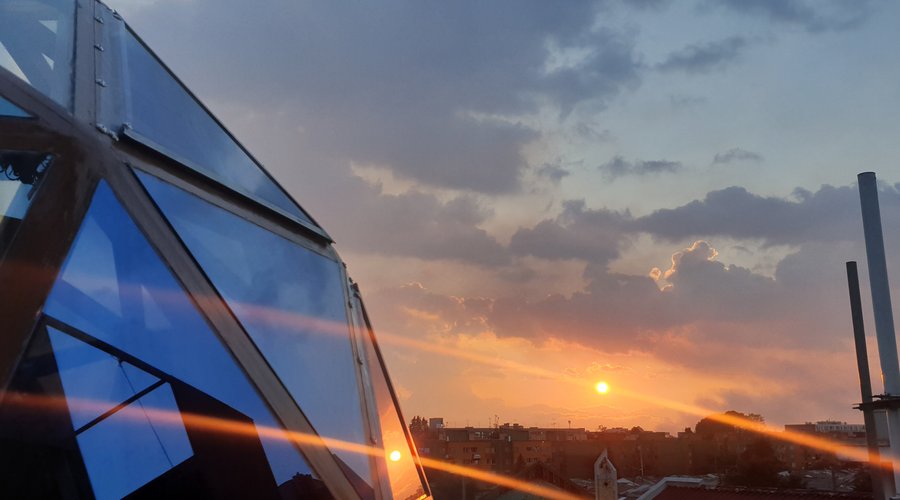 Templo de Meditación y atardecer 
