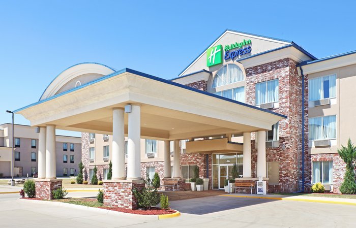 HOLIDAY INN EXPRESS & SUITES MOUNTAIN HOME, AN IHG HOTEL $135 ($̶1̶6̶0̶ ...