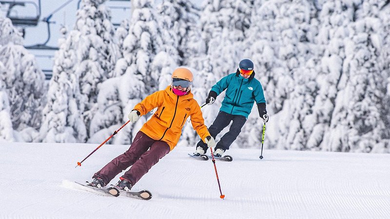 Two people skiing at Stratton Mountain Resort