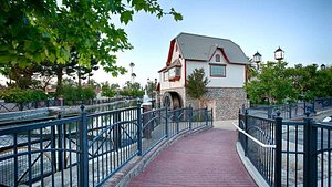 Best Western Plus Hill House in Bakersfield