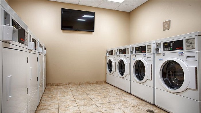 https://dynamic-media-cdn.tripadvisor.com/media/photo-o/2a/f4/74/c2/on-site-laundry-facility.jpg?w=700&h=-1&s=1