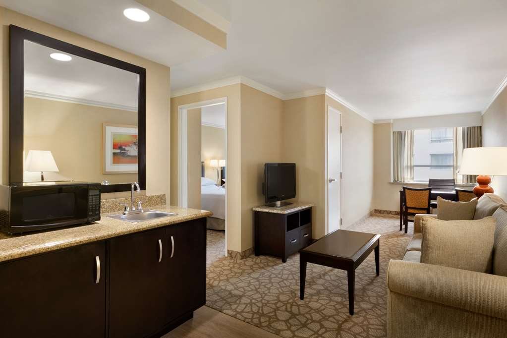 Hotel photo 65 of Embassy Suites by Hilton Los Angeles Glendale.