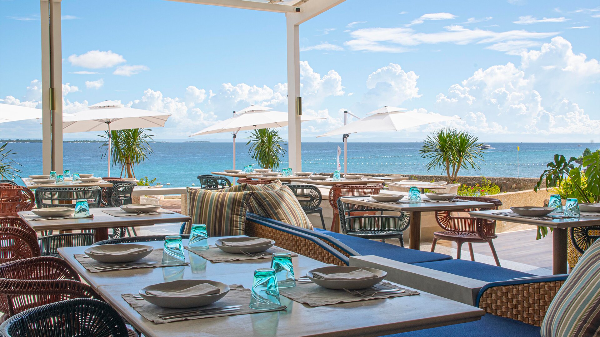 Azure Beach Club (ラプ ラプ) 最新のレストランの口コミ(2024年) - トリップアドバイザー